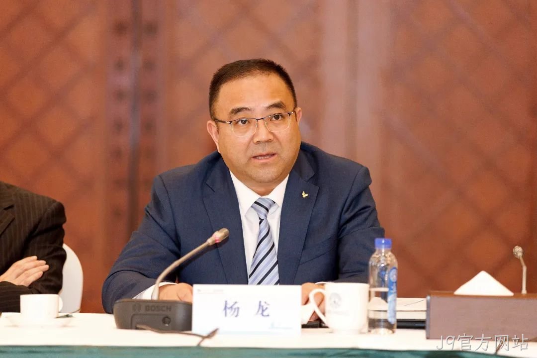 董事长.jpg 董事长.jpg